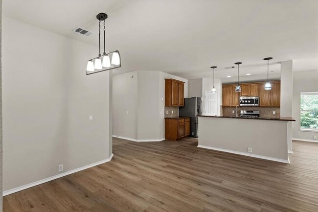 Building Photo - 2808 Barefoot Ln