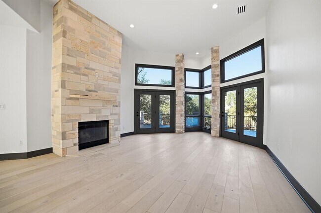 Building Photo - 2700 Marina Shores Dr