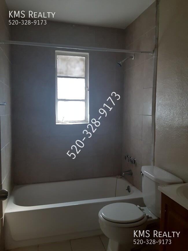 Building Photo - 1 Bed / 1 Bath - OWNER/AGENT