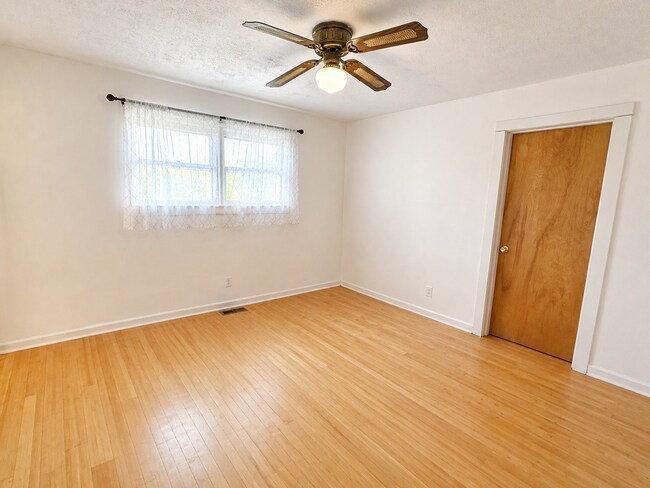 Building Photo - Remodeled Home on Nearly Half an Acre with Beautiful Country Views