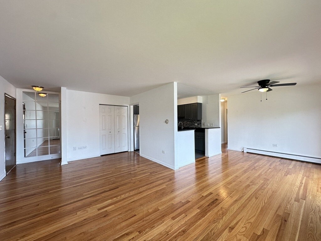 Building Photo - 1653 Oakwood Ave