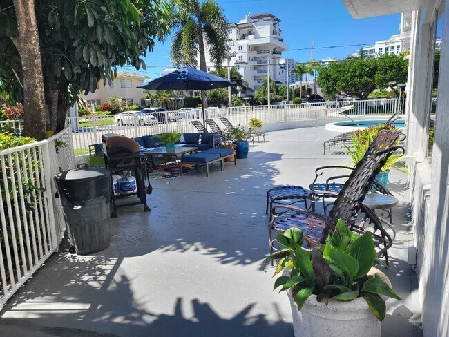 Building Photo - 550 Bayshore Dr