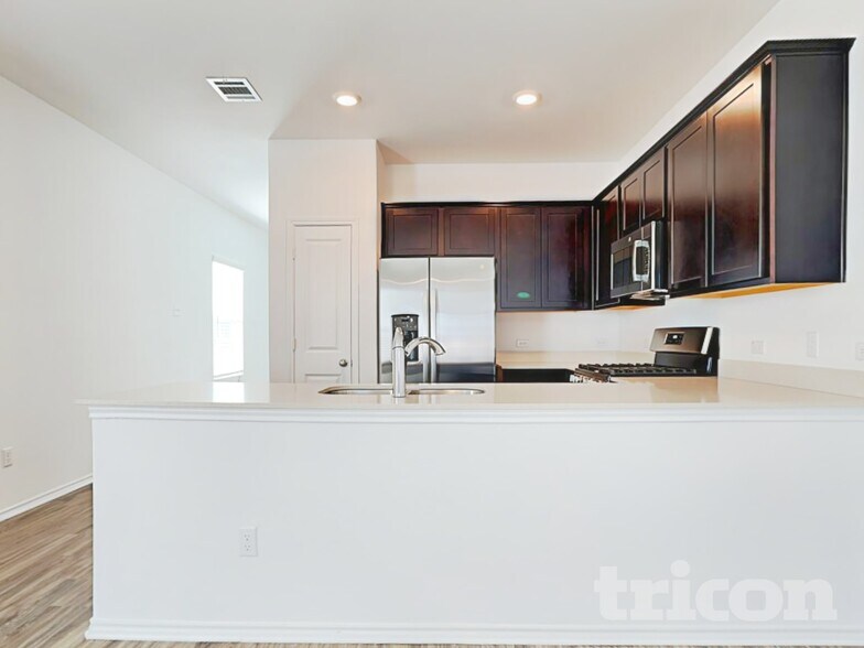 Building Photo - 108 Mica Trl