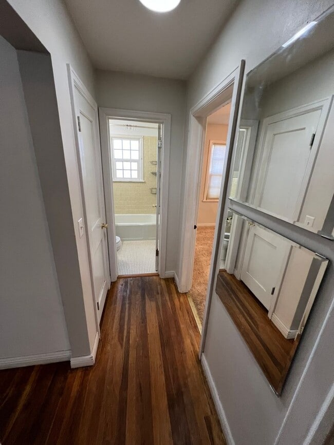 Building Photo - 3 Bed 2 Bath House