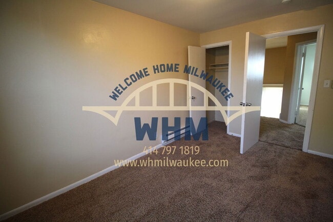 Building Photo - 331 E Deer Pl