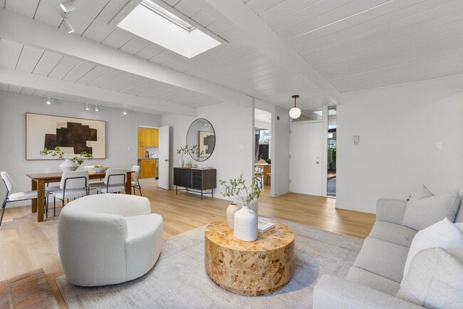 Building Photo - 729 Stendhal Ln