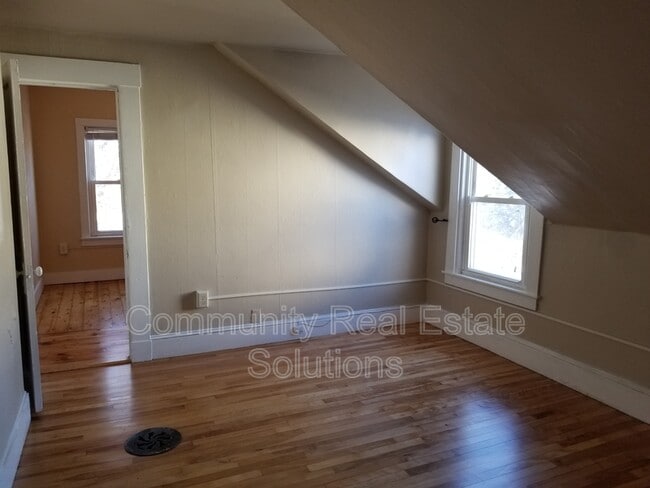 Building Photo - 11 Cottage St