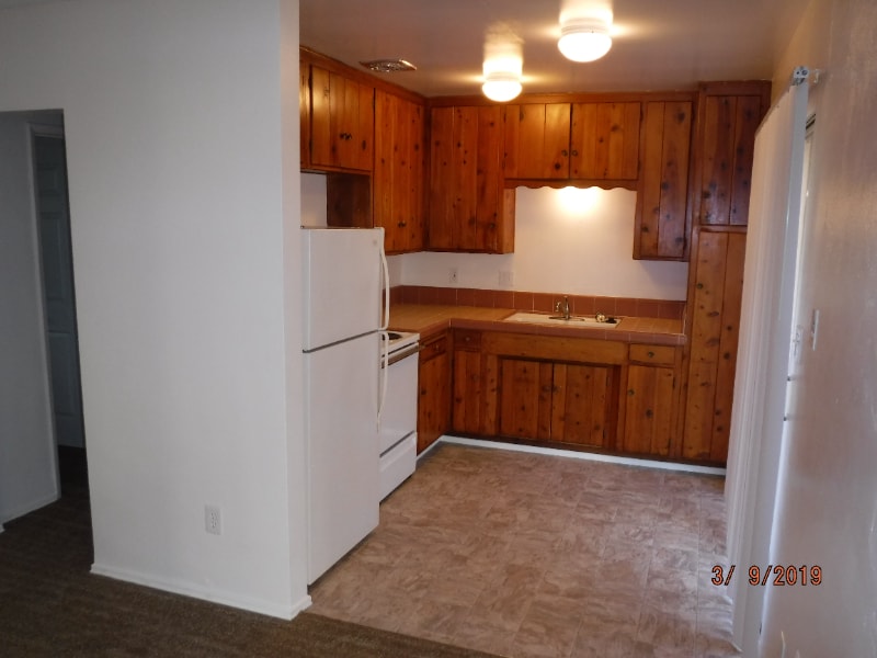 Building Photo - 633 N Fig St