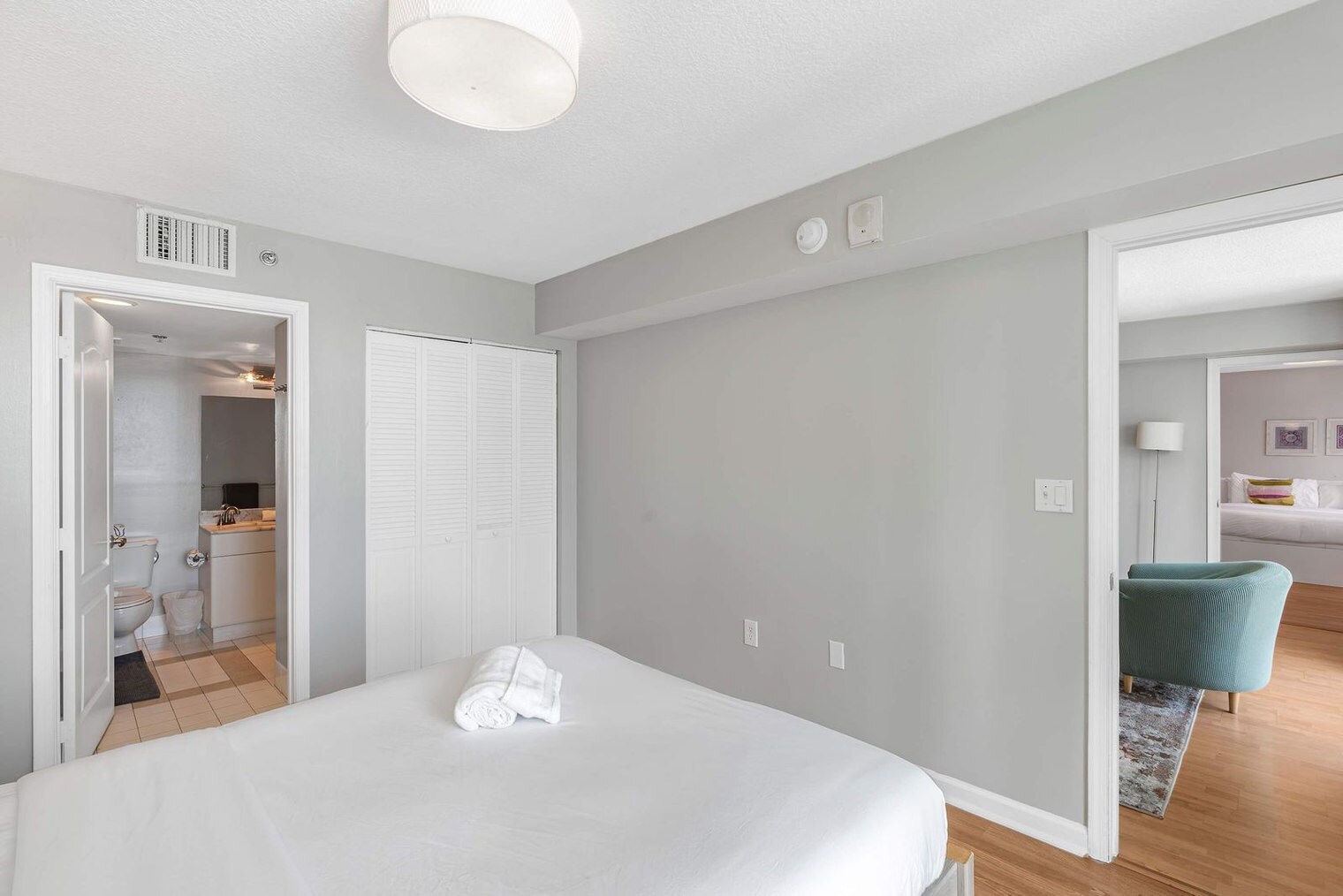 Building Photo - 1 SE 12th St