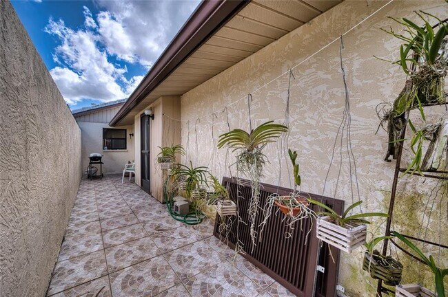 Building Photo - 76 Sandstone Cir