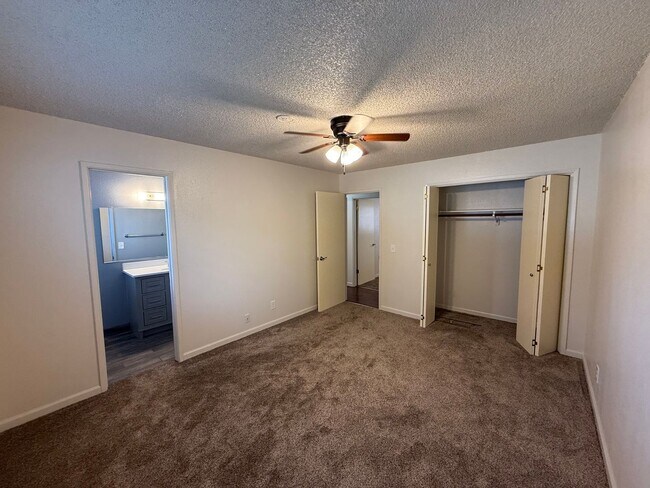 Building Photo - 3-bedroom single story in the heart of Tur...