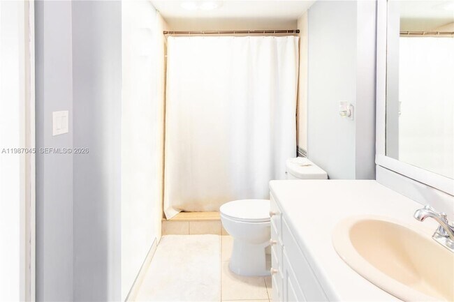 Building Photo - 8980 Palm Tree Ln