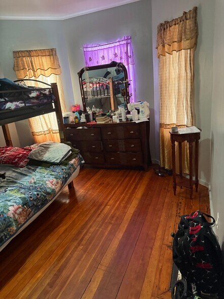 Building Photo - 167 Walnut St