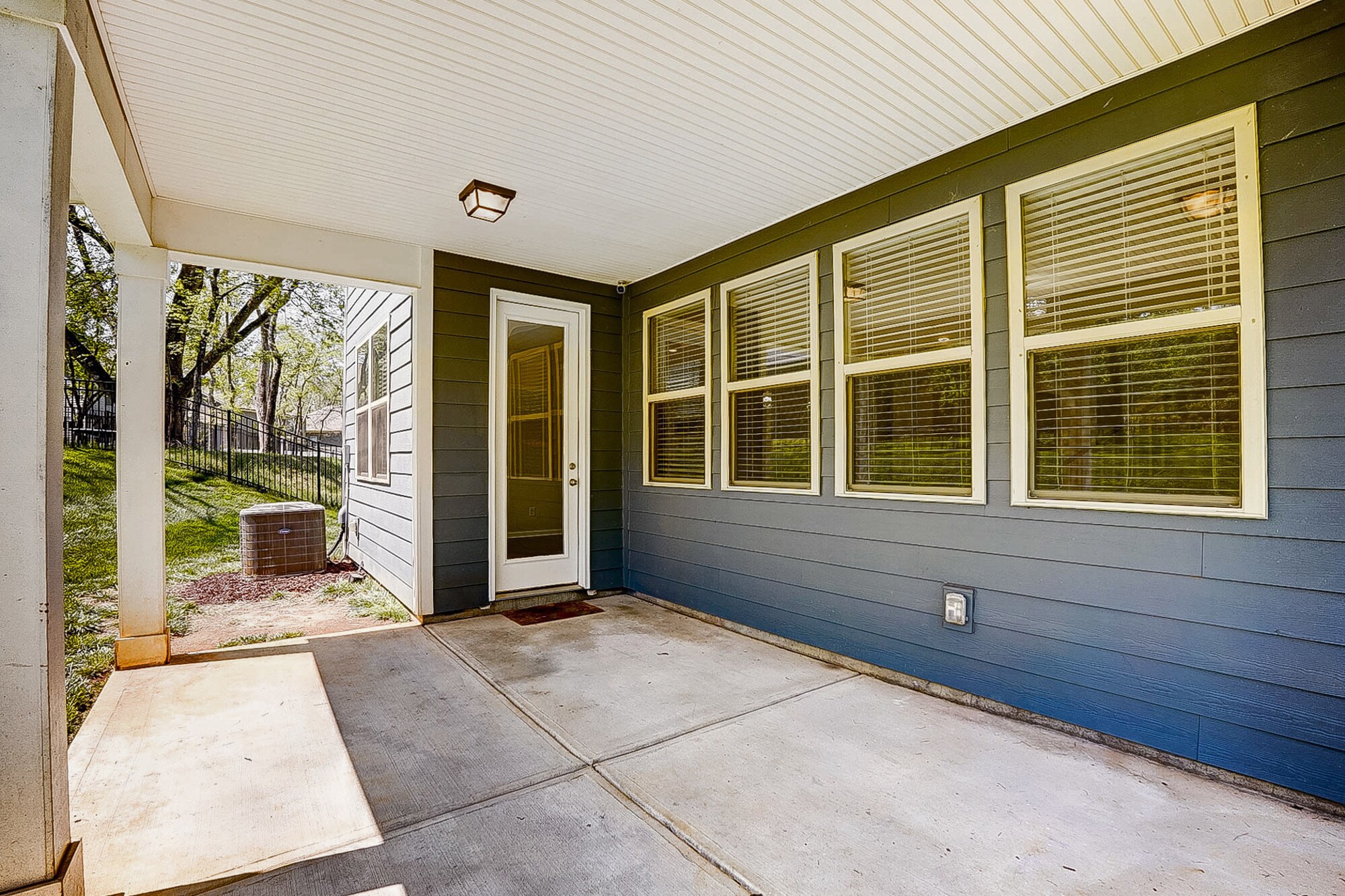 Building Photo - Room in House on Creek Bend Edge Ct