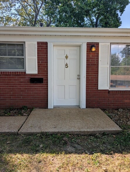 Building Photo - 5 Vandor Ct