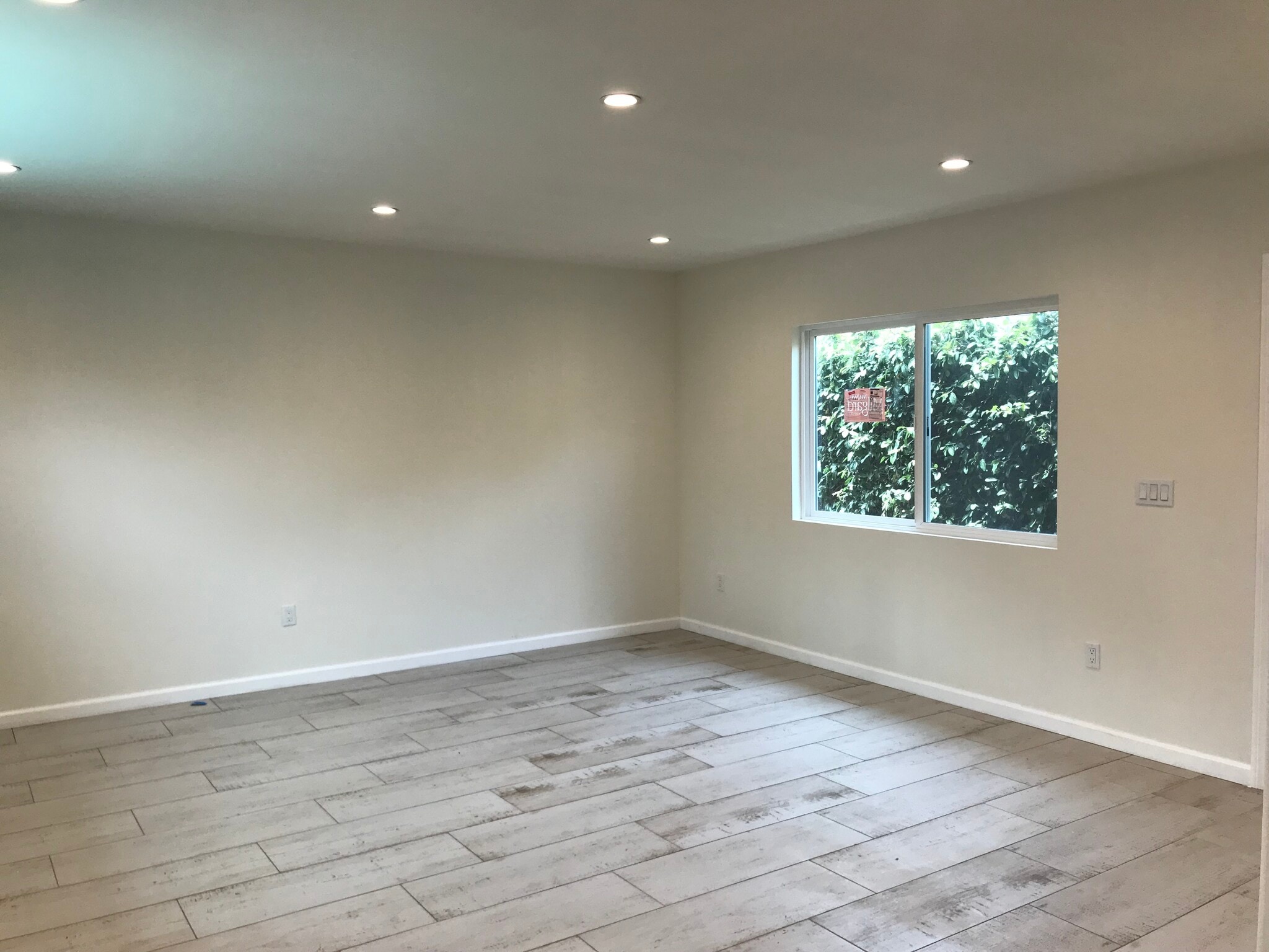 Building Photo - 10166 Petit Ave