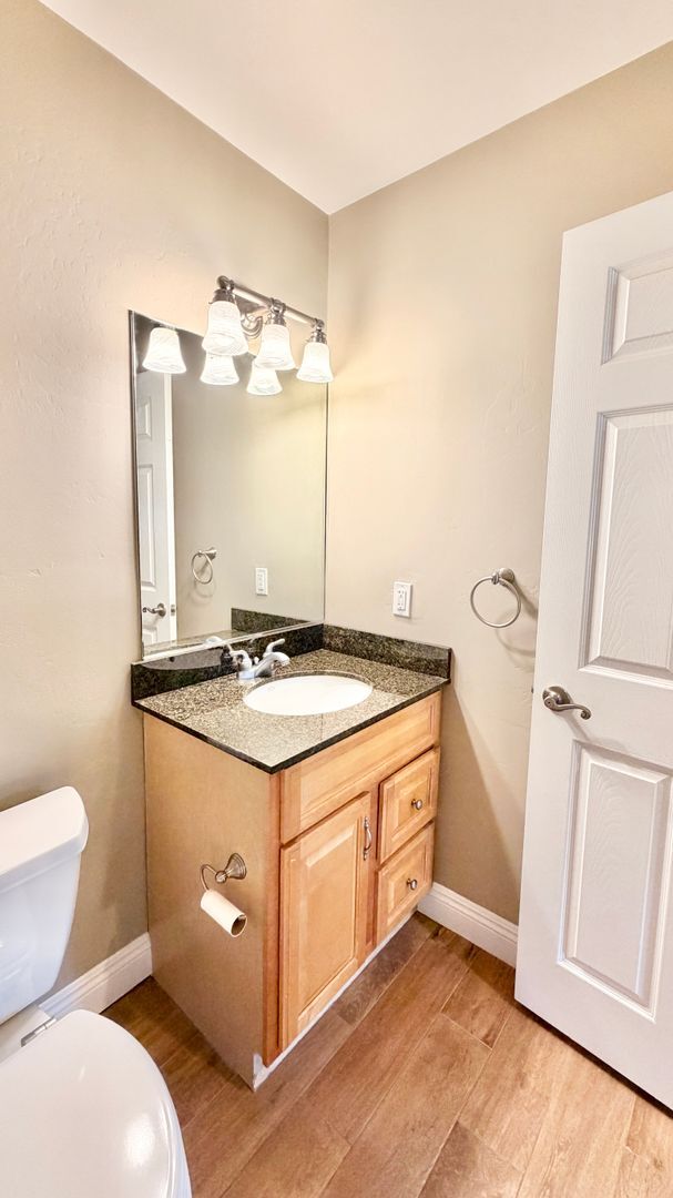 Building Photo - Lovely Single Story Home, Great Neighborhood, Amazing Yard Space, Close distance to Downtown Fall...