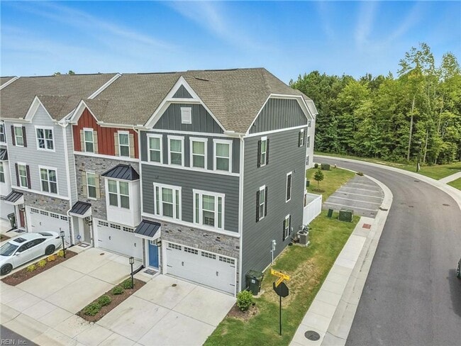 Building Photo - Newer Townhouse for lease