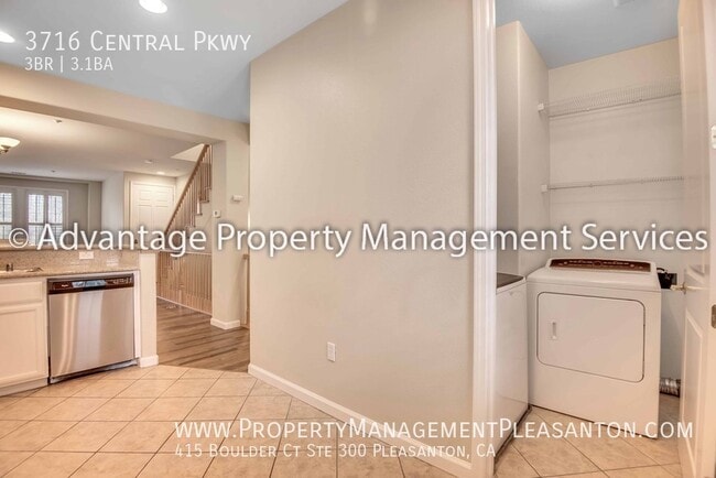 Building Photo - 3716 Central Pkwy