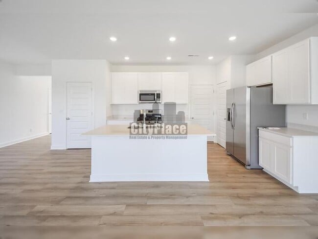 Building Photo - 3794 Cantebury Dr