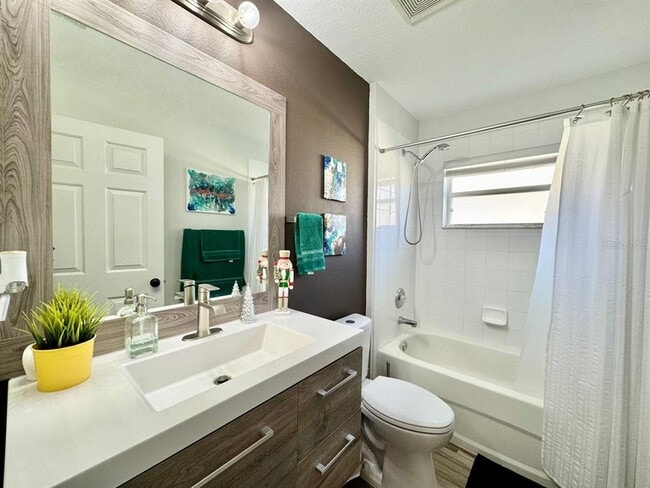 Building Photo - 30912 Bridgegate Dr