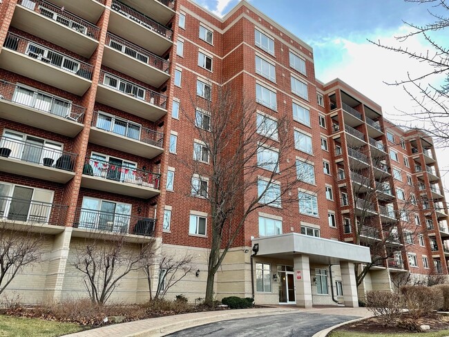 Primary Photo - 5555 N Cumberland Ave