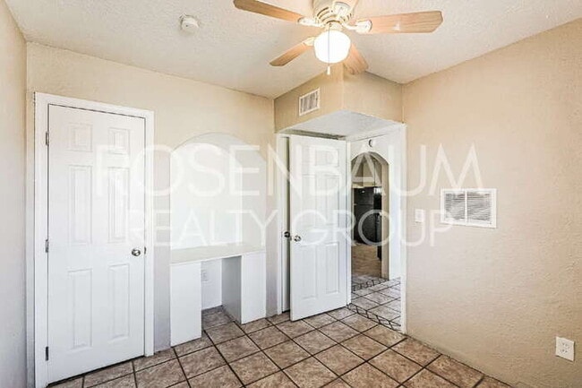 Building Photo - 302 W Flores St