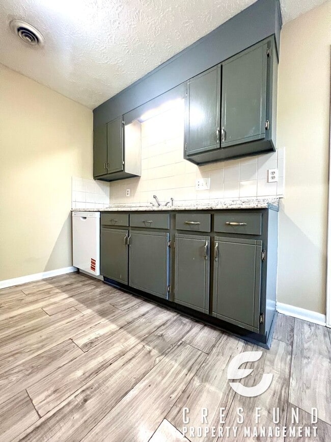 Building Photo - 3 Bedroom Ready For YOUR Move In TODAY!
