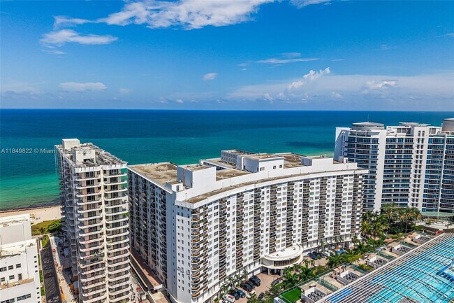 Building Photo - 6039 Collins Ave
