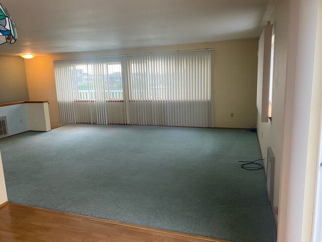 Building Photo - 934 Starfish Ct SW