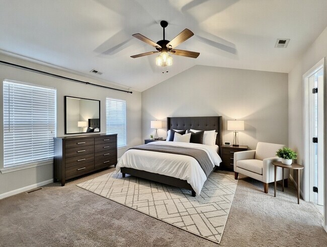 Building Photo - UPDATED, 4 Bedrooms!