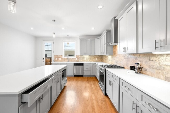 Building Photo - 3BD, 5BA LoHi Townhome with Rooftop Deck and 2-Car Garage