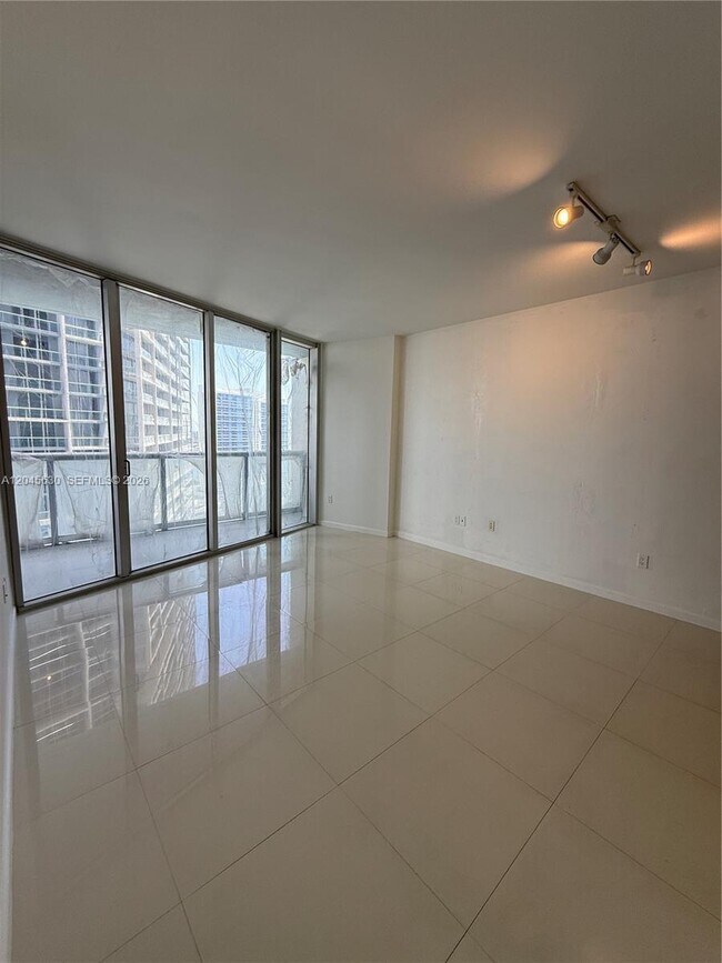 Building Photo - 495 Brickell Ave