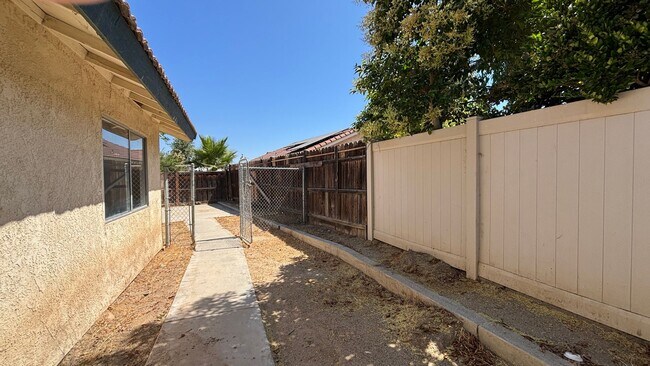 Building Photo - Amazing Home Near Domenigoni!