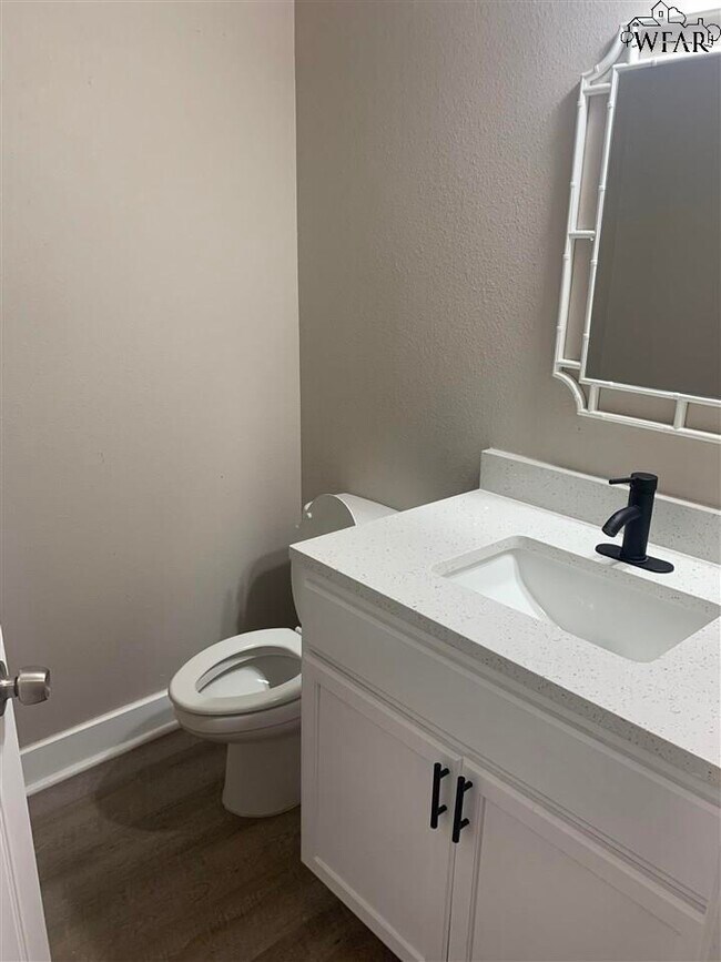 Building Photo - 442 W College St