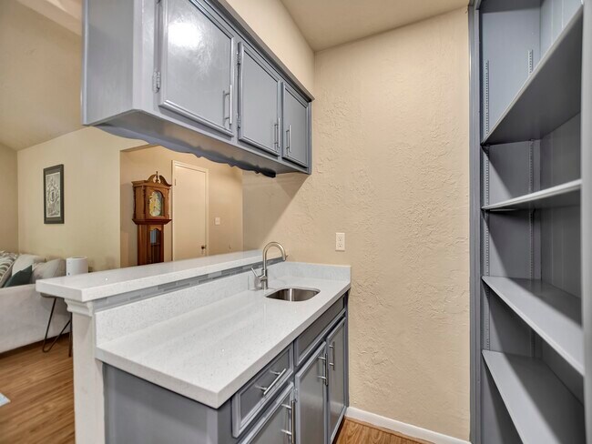 Building Photo - 21902 Meadowhill Dr