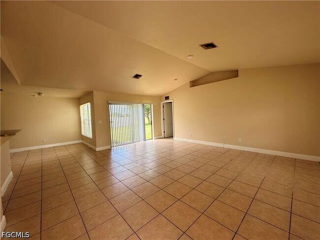 Building Photo - 316 NW 18th Ave