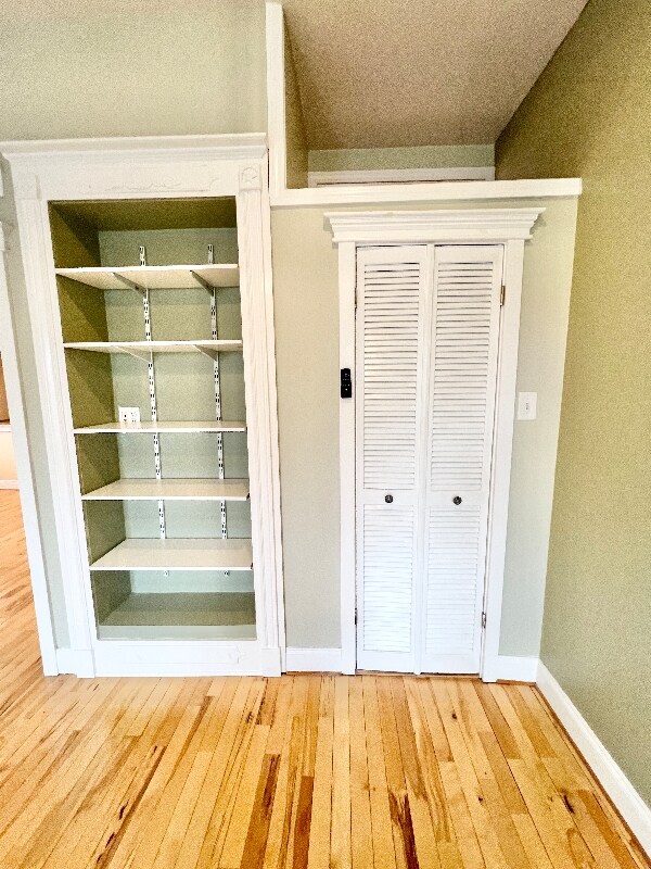 Building Photo - 13 Messenger St