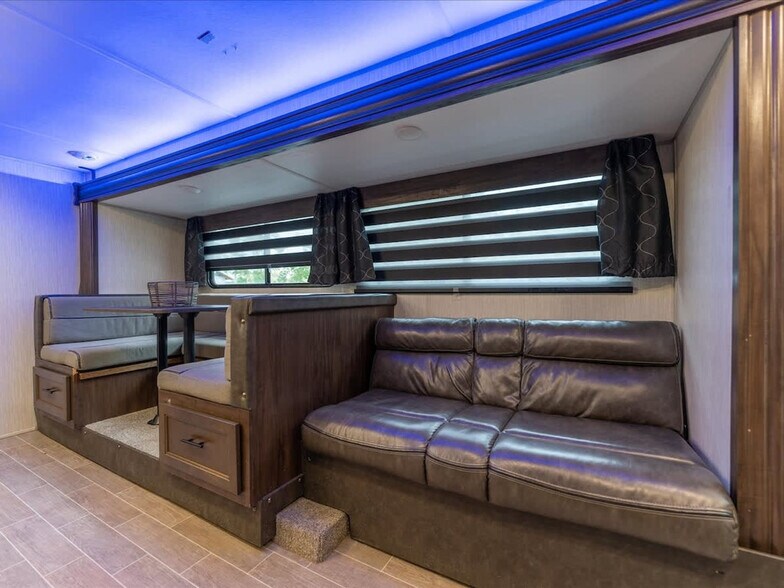 Building Photo - 1905 W St Louis St