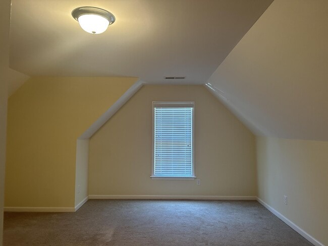 Building Photo - 1907 Willoughby Dr