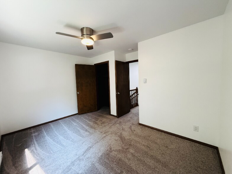 Building Photo - 1332 W Glenlord Rd