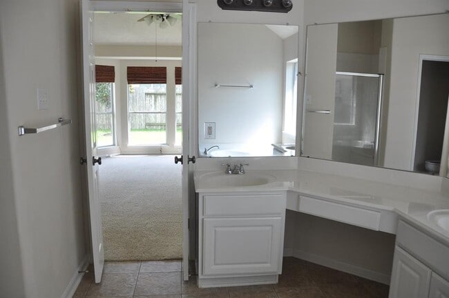 Building Photo - 12814 Quail Creek Dr