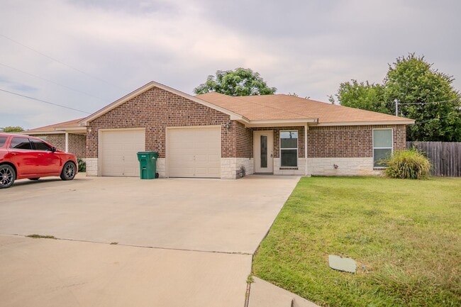 Primary Photo - PRICE IMPROVEMENT!!! NOW ONLY $1,350!!!!