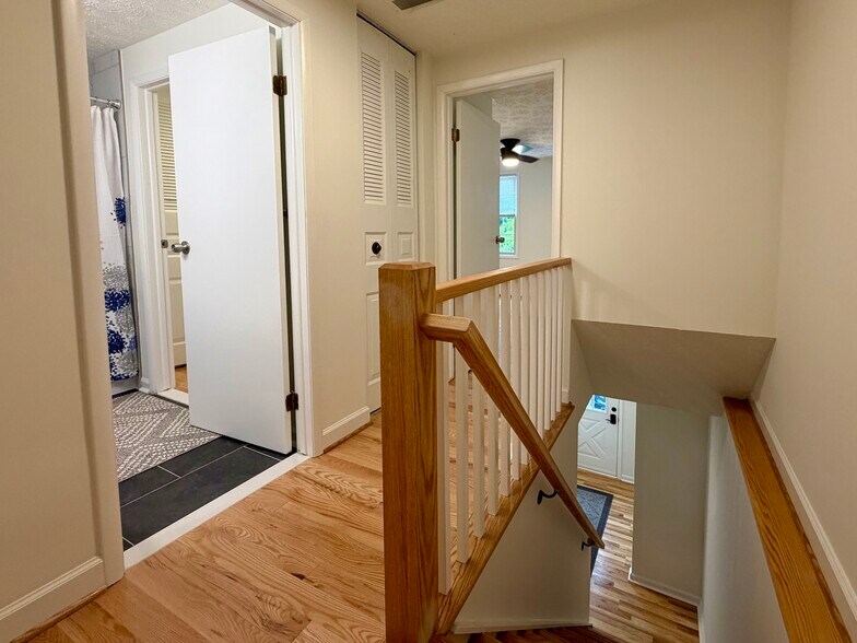 Building Photo - 2853 Middleboro Dr