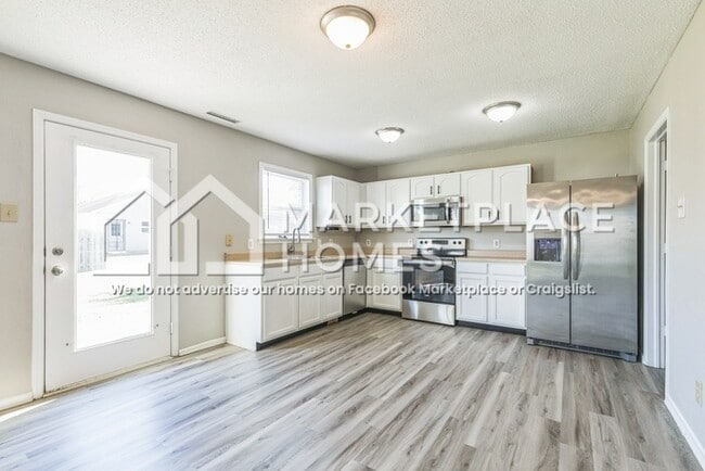 Building Photo - 10760 August Dr