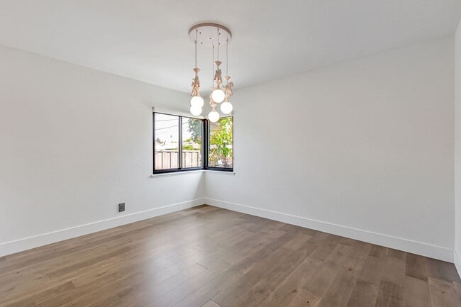 Building Photo - Remodeled Home in near Downtown Mountain View