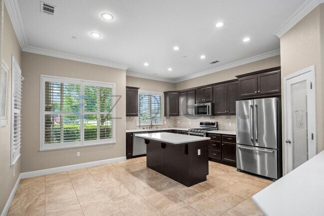 Building Photo - 1491 Maehl Dr