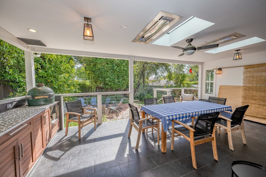 Building Photo - 2152 Grand Oaks Ave