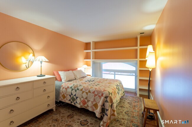 Building Photo - 6 School St