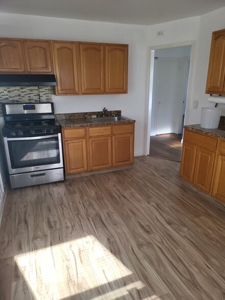 Building Photo - 36 Floyd St